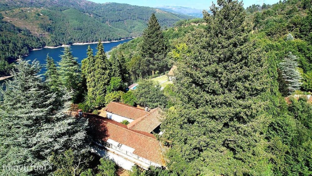 Moradia T12 para venda