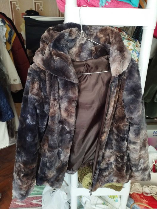 Шуба коротка жіноча