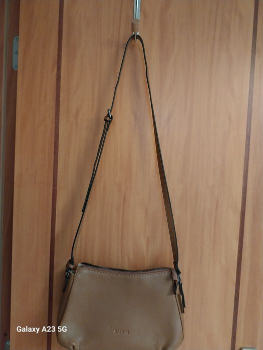 Mala a tiracolo, para senhora