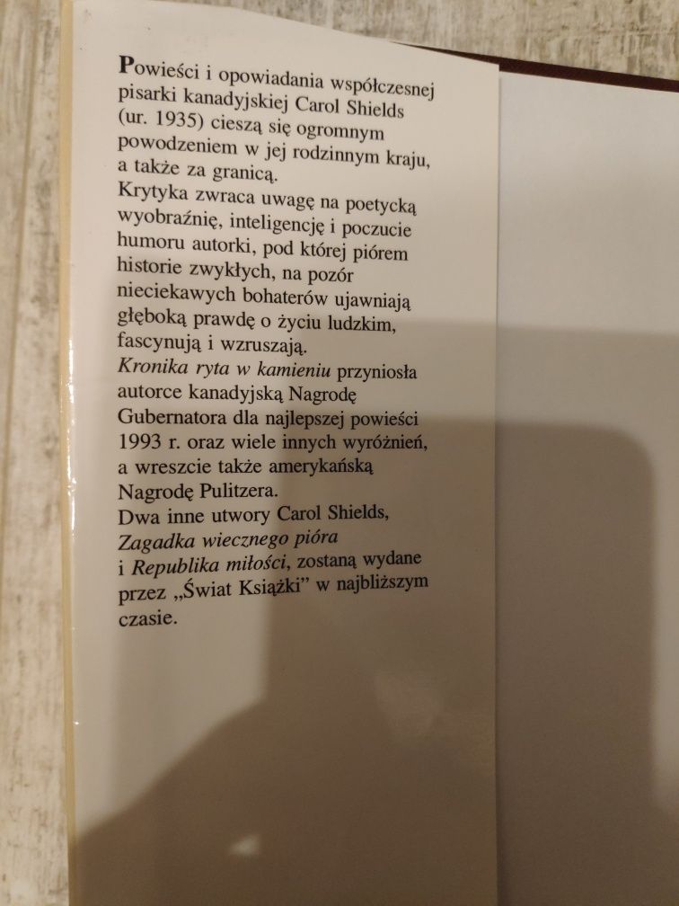 Kronika ryta w kamieniu, Carol Shields