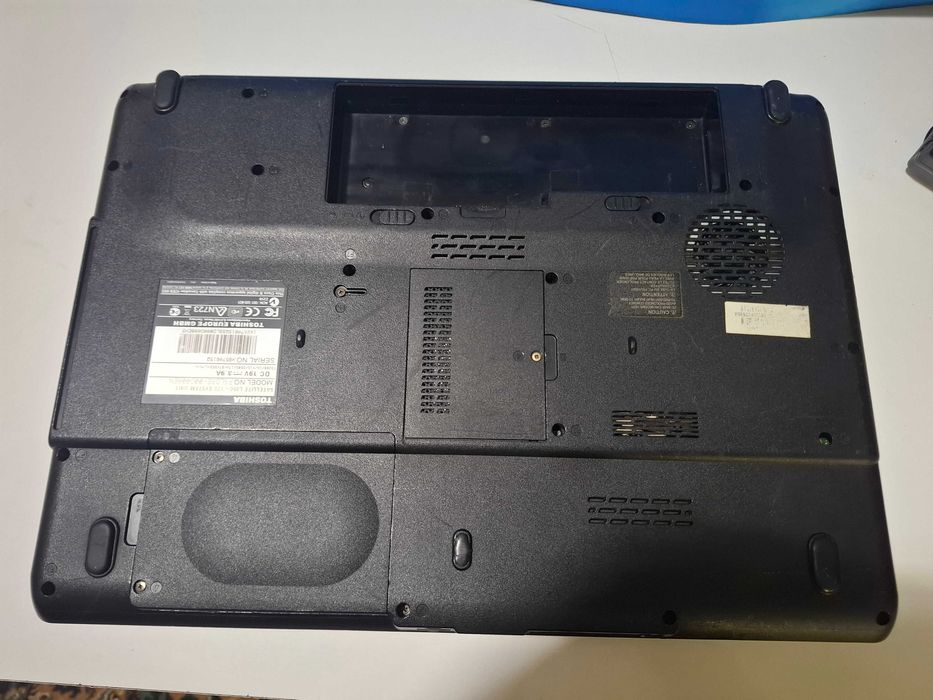 Toshiba L350 17" Ecrâ Grande Windows 7 3GbRam disco 250gb