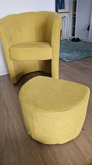 Dois cadeirões lindíssimos em amarelo torrado