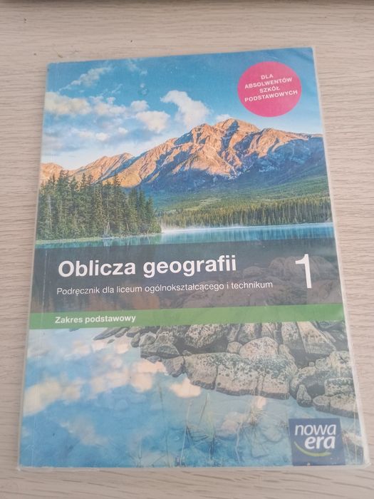 Książka od geografii do 1 klasy