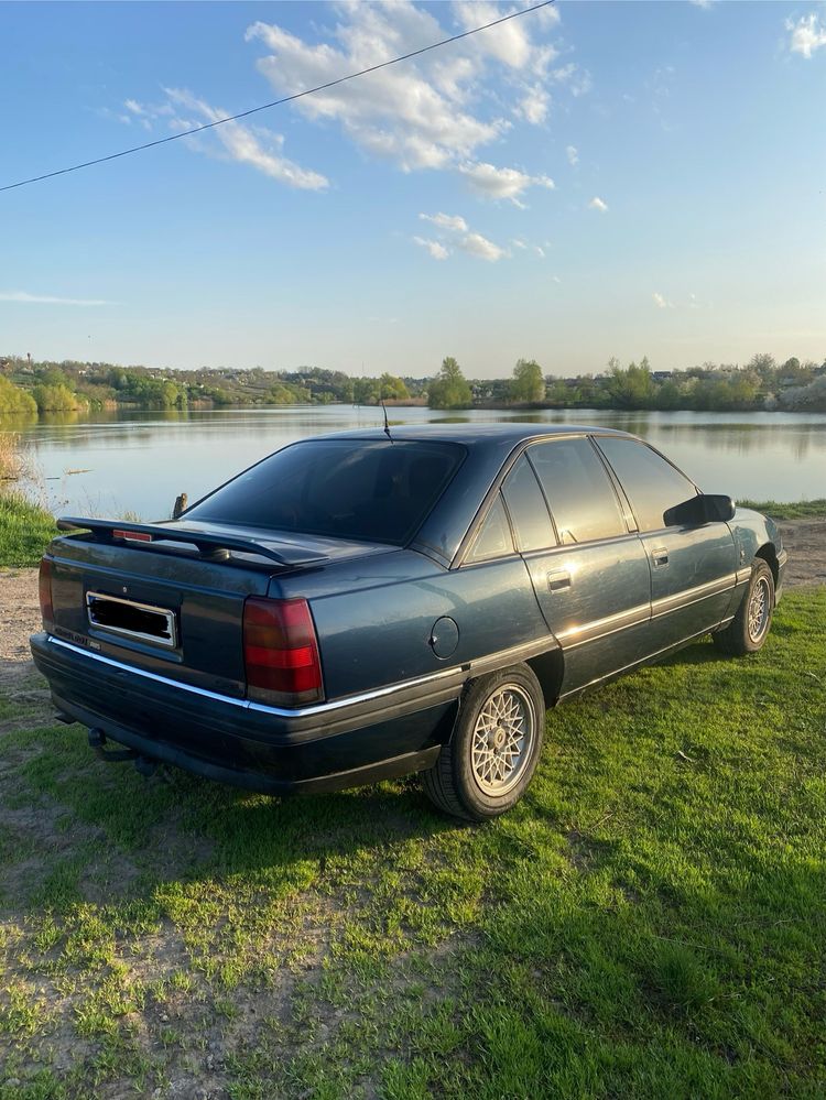 Opel omega A 2.0 бензин