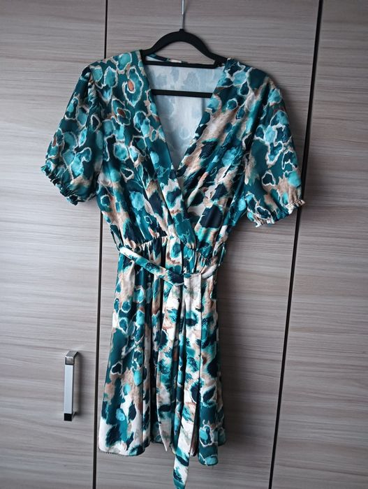 Sukienka- raz założona- rozmiar 38.