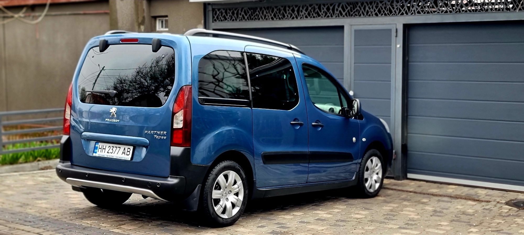 Продам свой Peugeot Partner. Официальный.