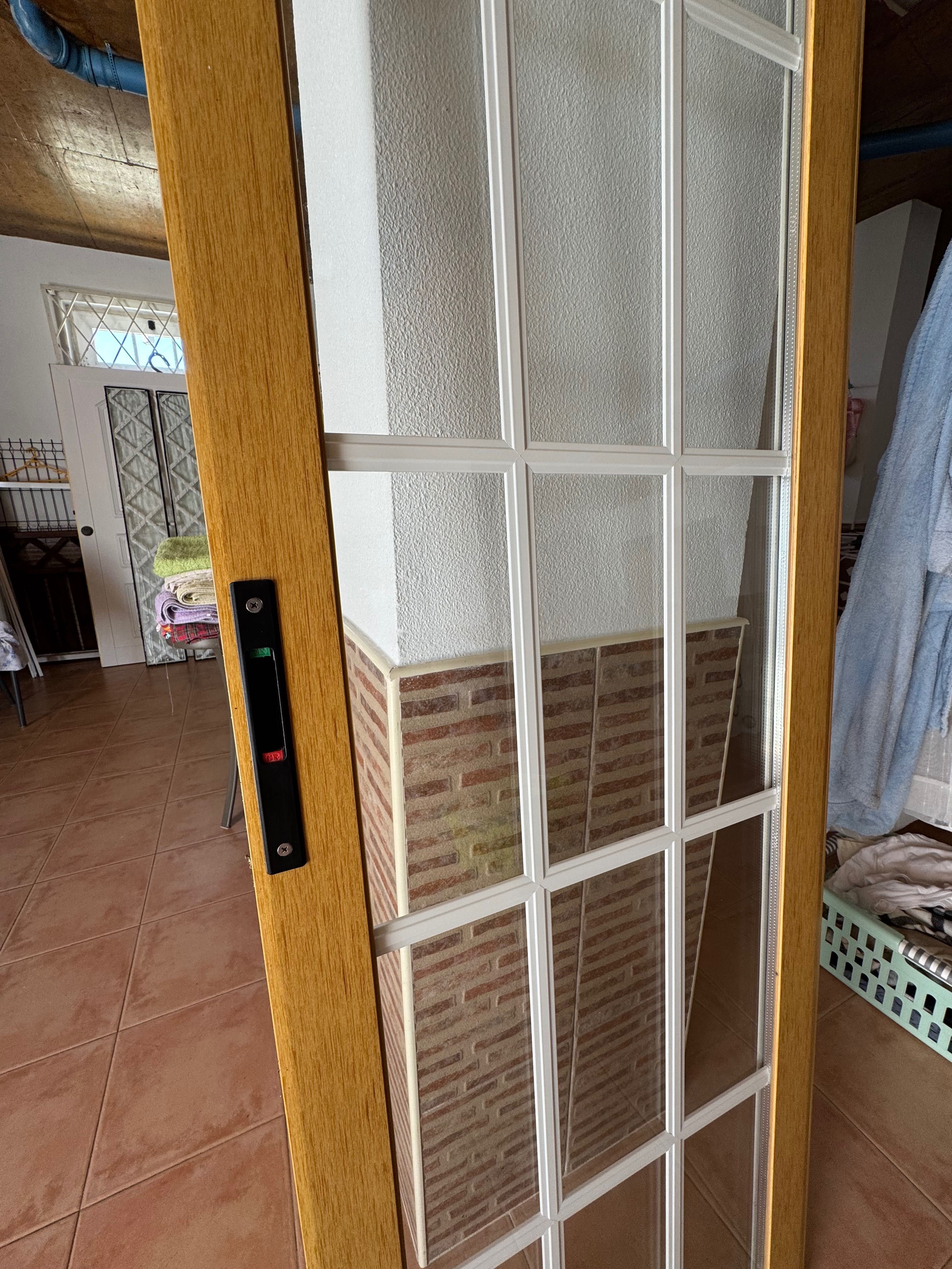 Janelas de alumínio com vidro duplo e portas de correr