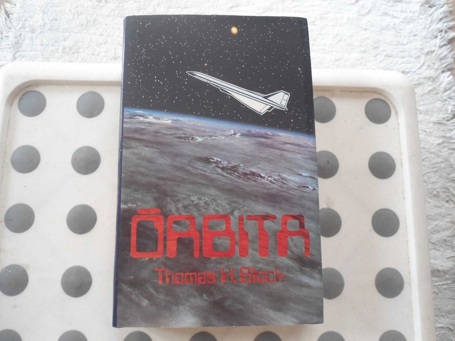Órbita por Thomas H. Bock