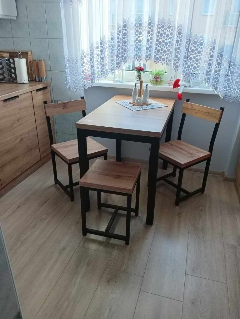 Stół kuchenny loftowy loft z krzesłami i taboretem