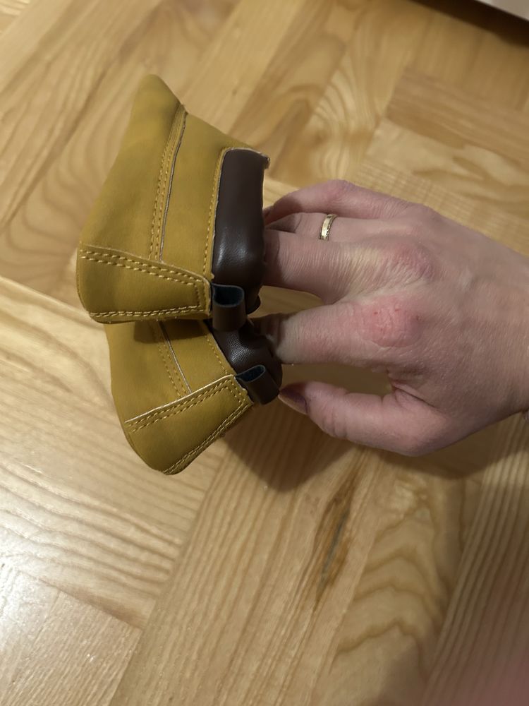 Buty niechodki musztardowe