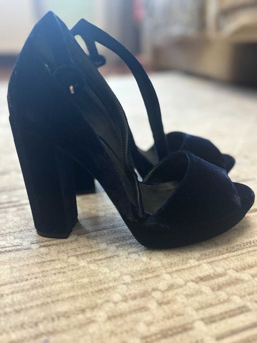 Босоніжки PULL and BEAR