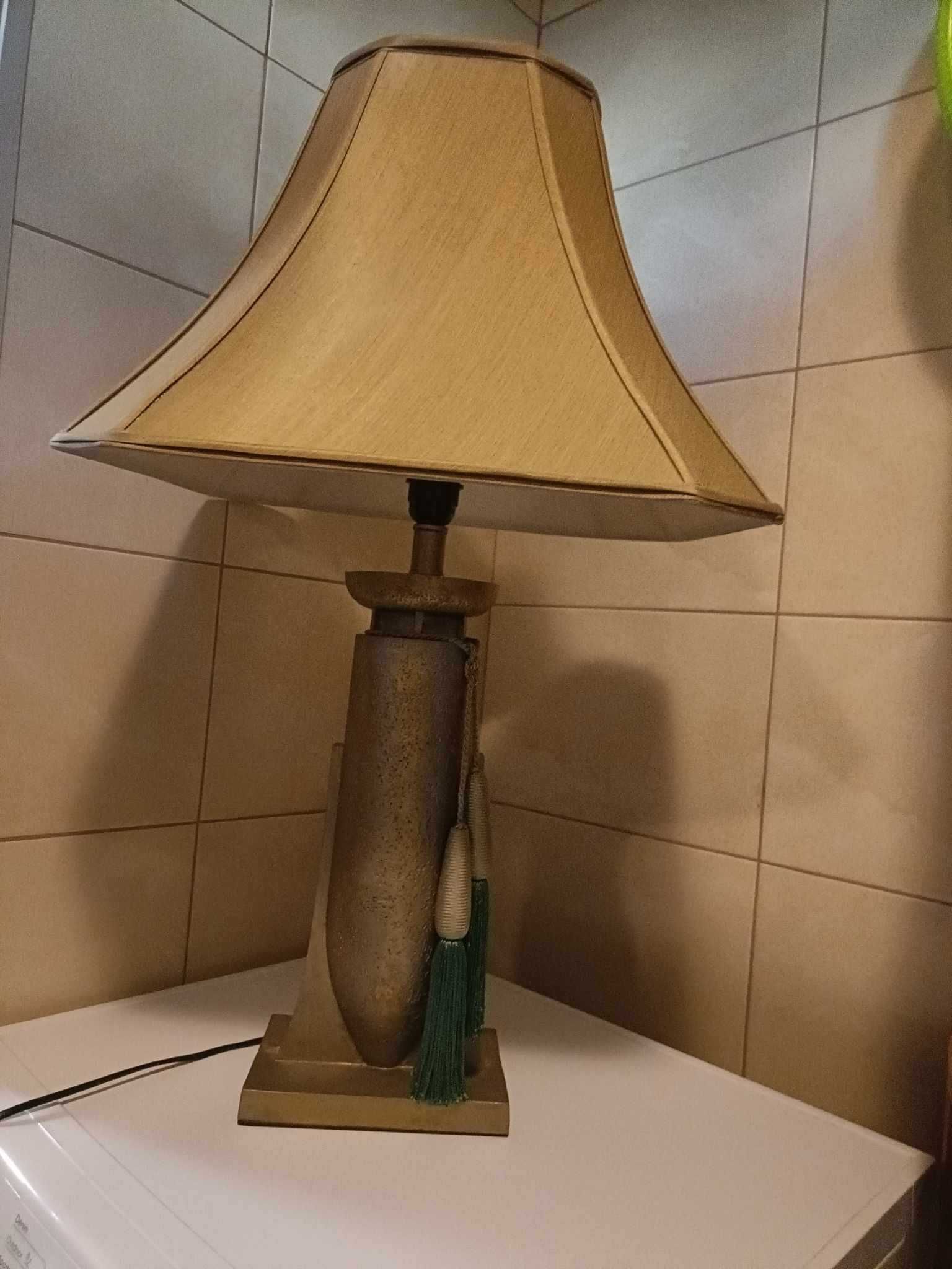 Lampa z abażurem