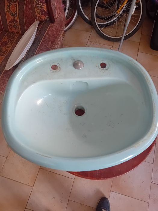 Lavatorio antigo azul em bom estado