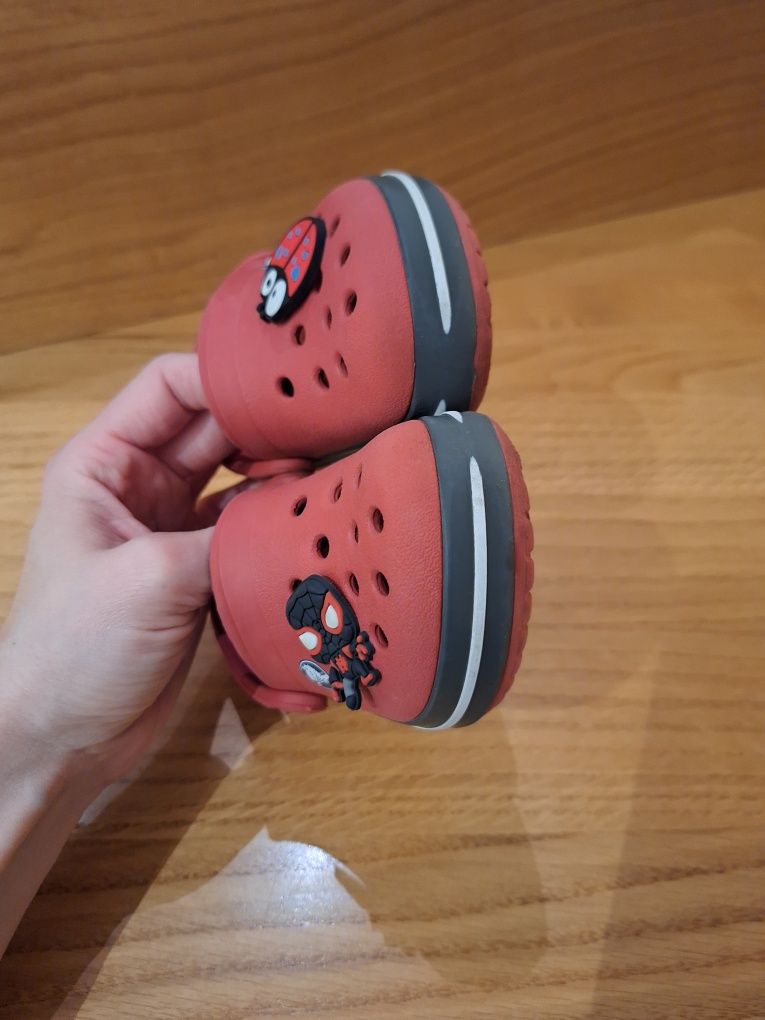 Chodaki Crocs r. C 6 C6 czerwone chodaczki r. 22 23