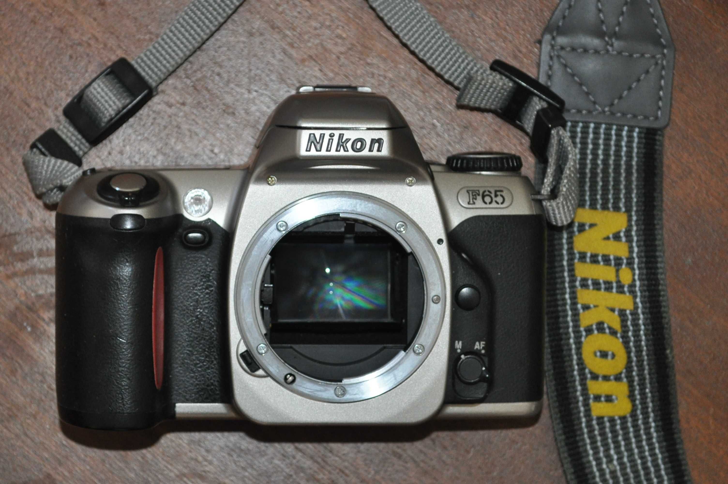 Nikon F65 Analógica (menos de 2000 disparos)