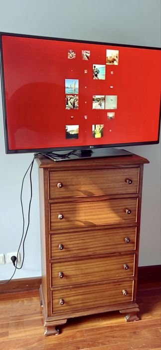 Mobilia de quarto em madeira centenária e maciça