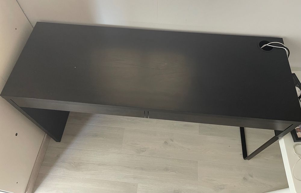 MESA PARA NOTEBOOK EM BOM ESTADO. SECRETÁRIA.