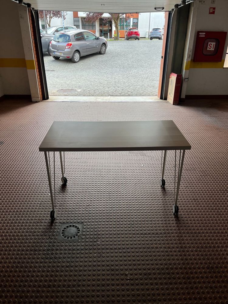 Secretaria com rodas IKEA