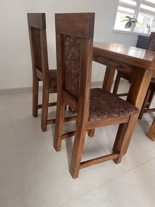 Кухонний стіл з кріслами