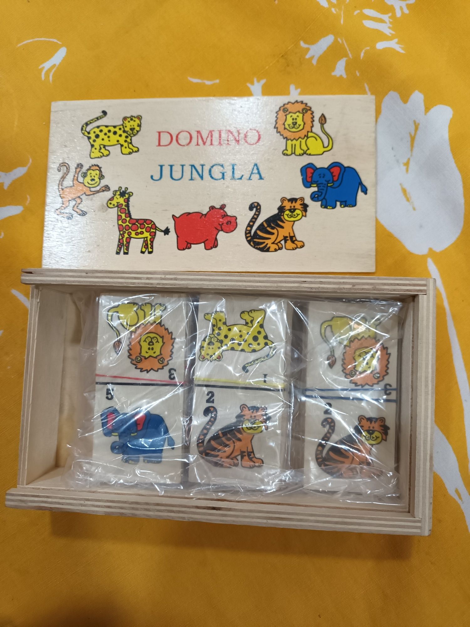 5€ caixa de dominó  e madeira jungla