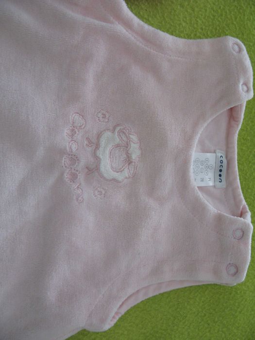 Roupa de bebé (menina) – 9 Meses