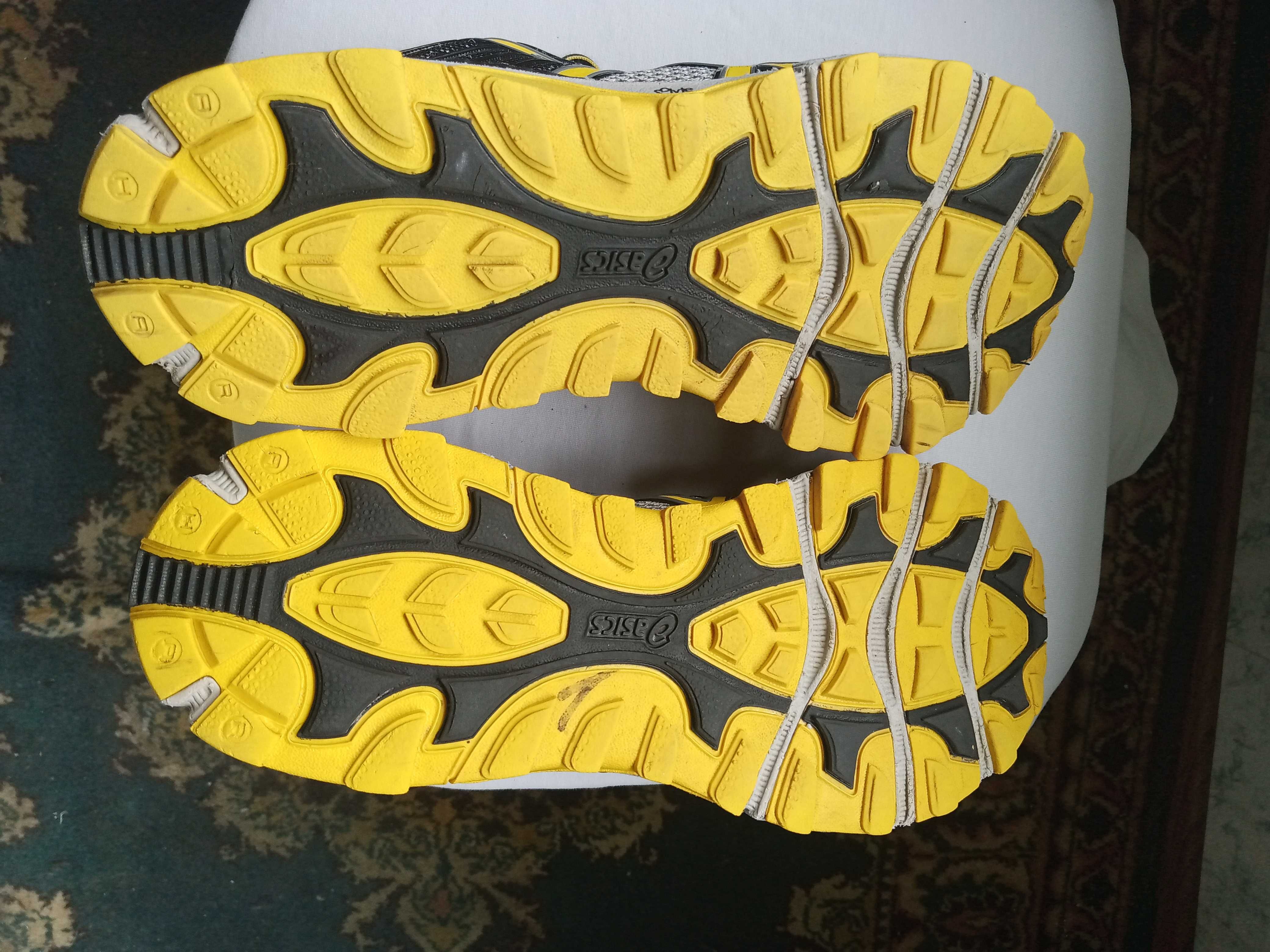 asics,кроссовки 43р.оригинал