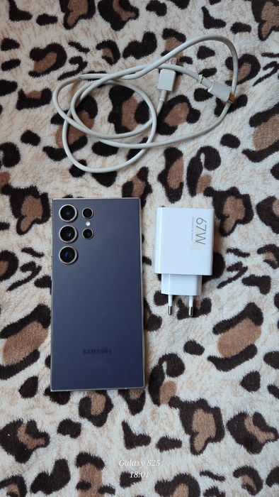 Vendo meu samsung S24 ultra em perfeitas condições, tem 11 meses de us