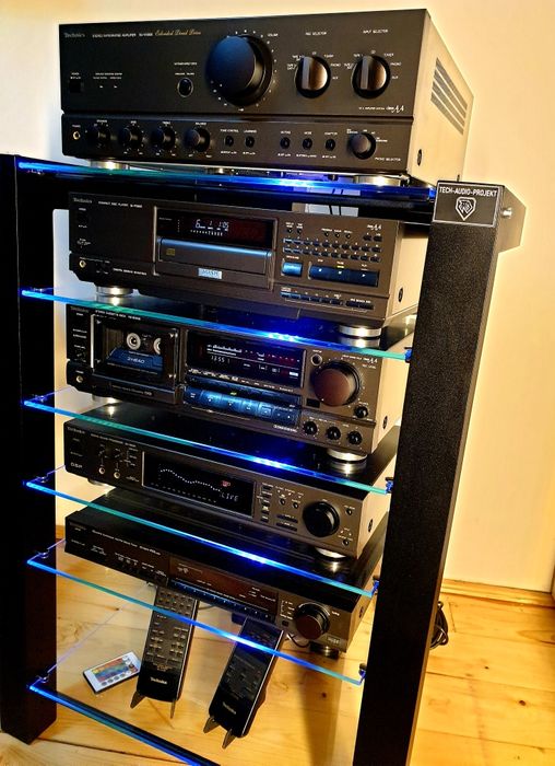 Regał, stojak audio z aluminium I szkła RGB LED - model TEVOR