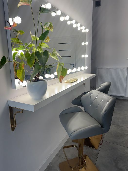 Sprzedam lustro i konsole do makijazu