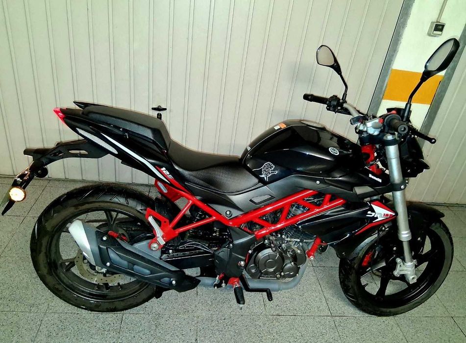 Benelli BN 125 de 2019 em excelentes condições como nova.