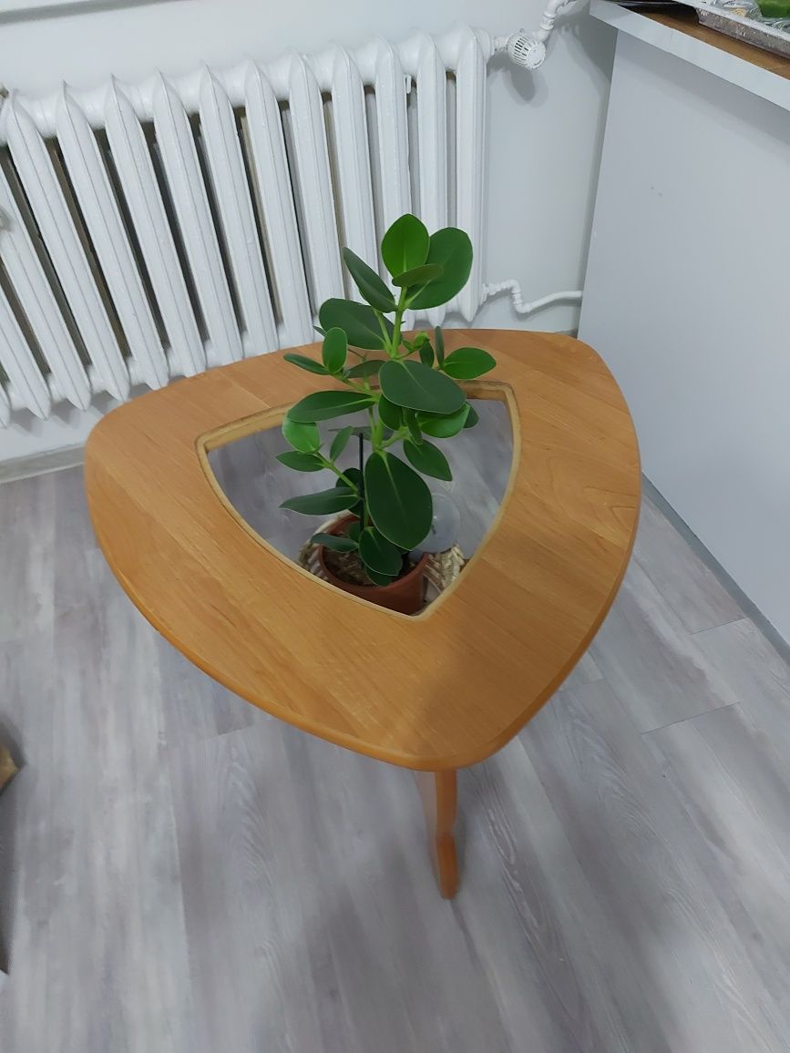 Stolik drewniany /stojak na kwiaty