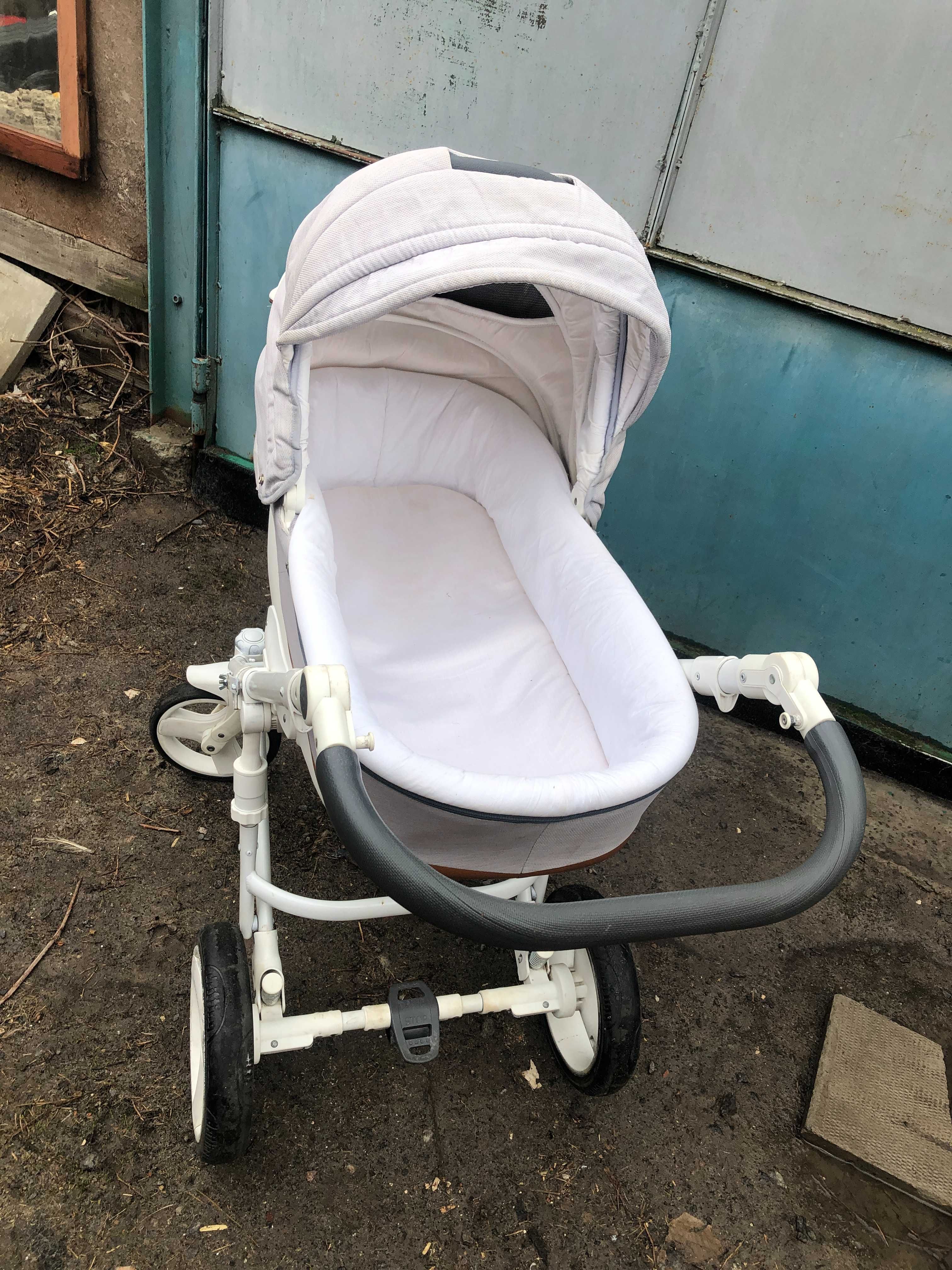 Дитячий візок Bexa Ideal в гарному стані.