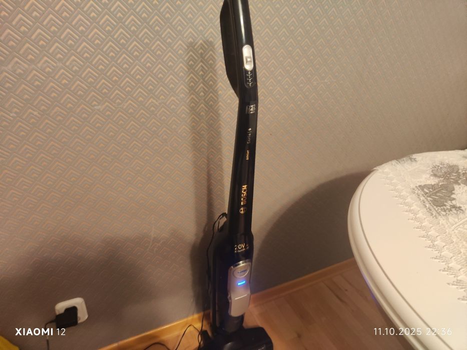 Odkurzacz pionowy bosch athlet 20V  uszkodzony , nie ładuje