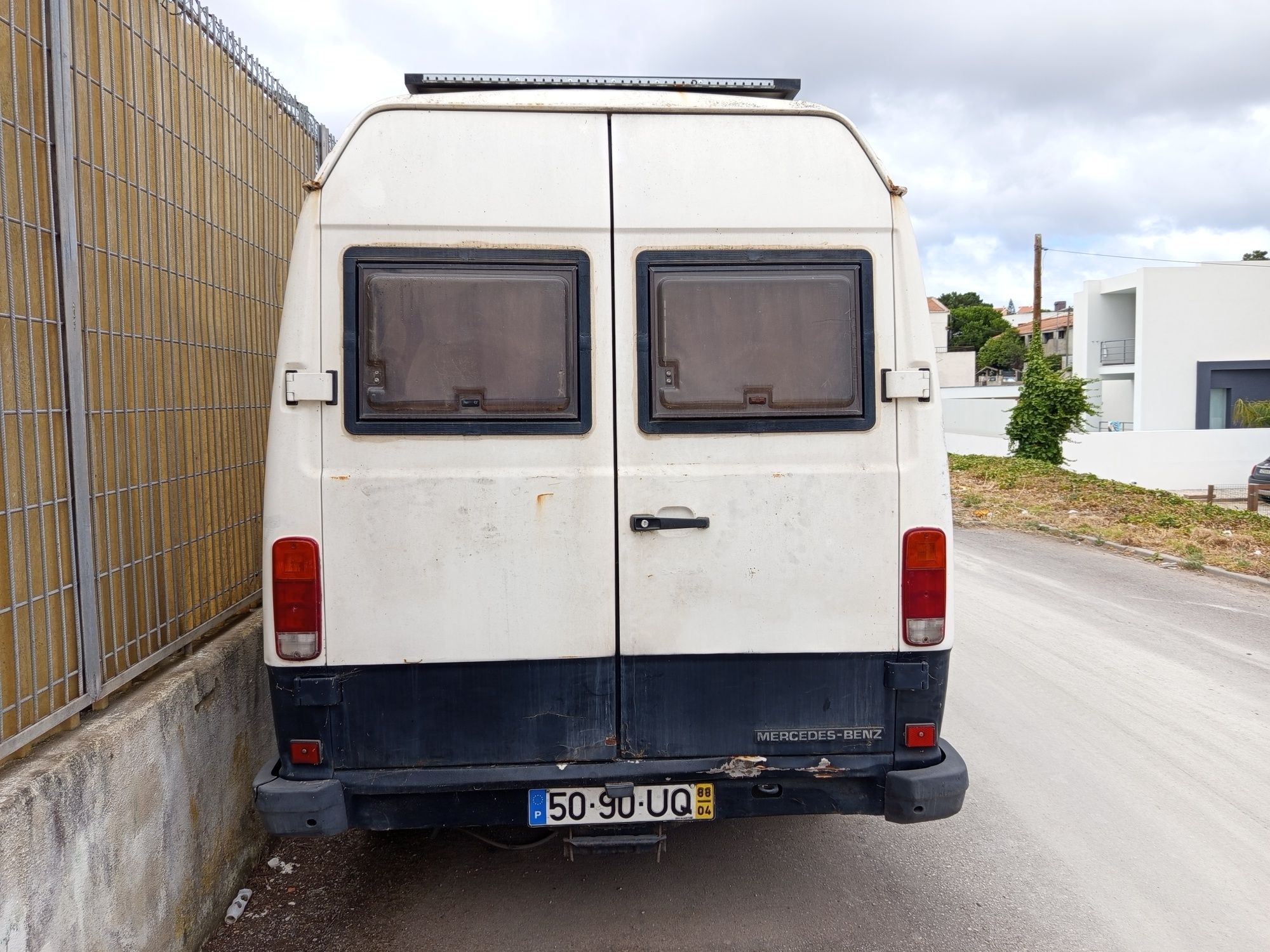 Auto-caravana Mercedes Dahmer para remodelar