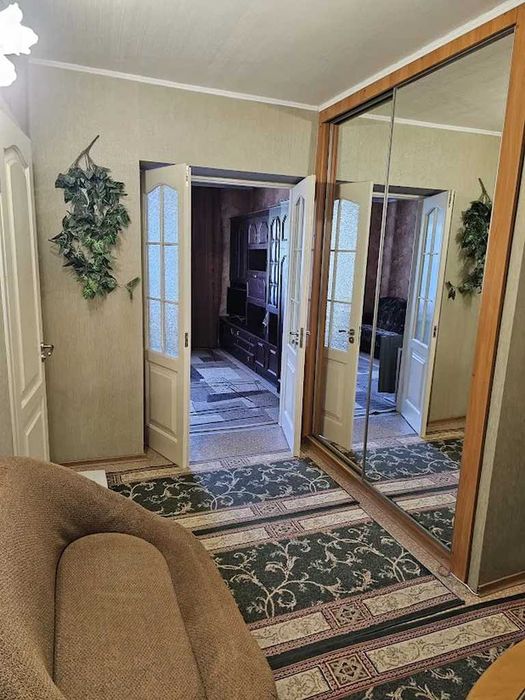 Продам просторную 2-к квартиру Донецкое шоссе Левобережный Караван