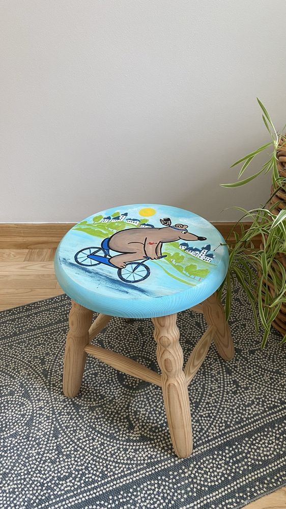 Ręcznie malowany drewniany stołek taboret dla dziecka