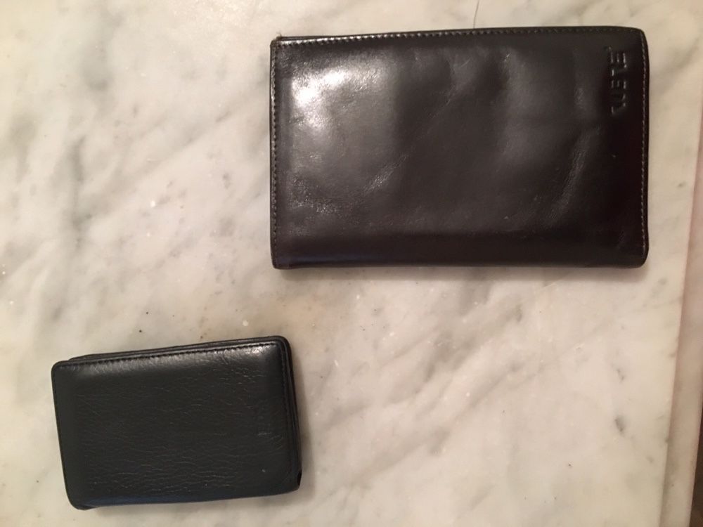 Diversas carteiras e mochilas