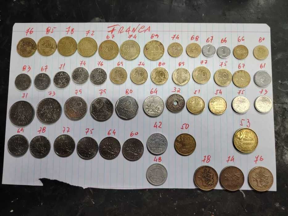 +- 180 Moedas de vários países
