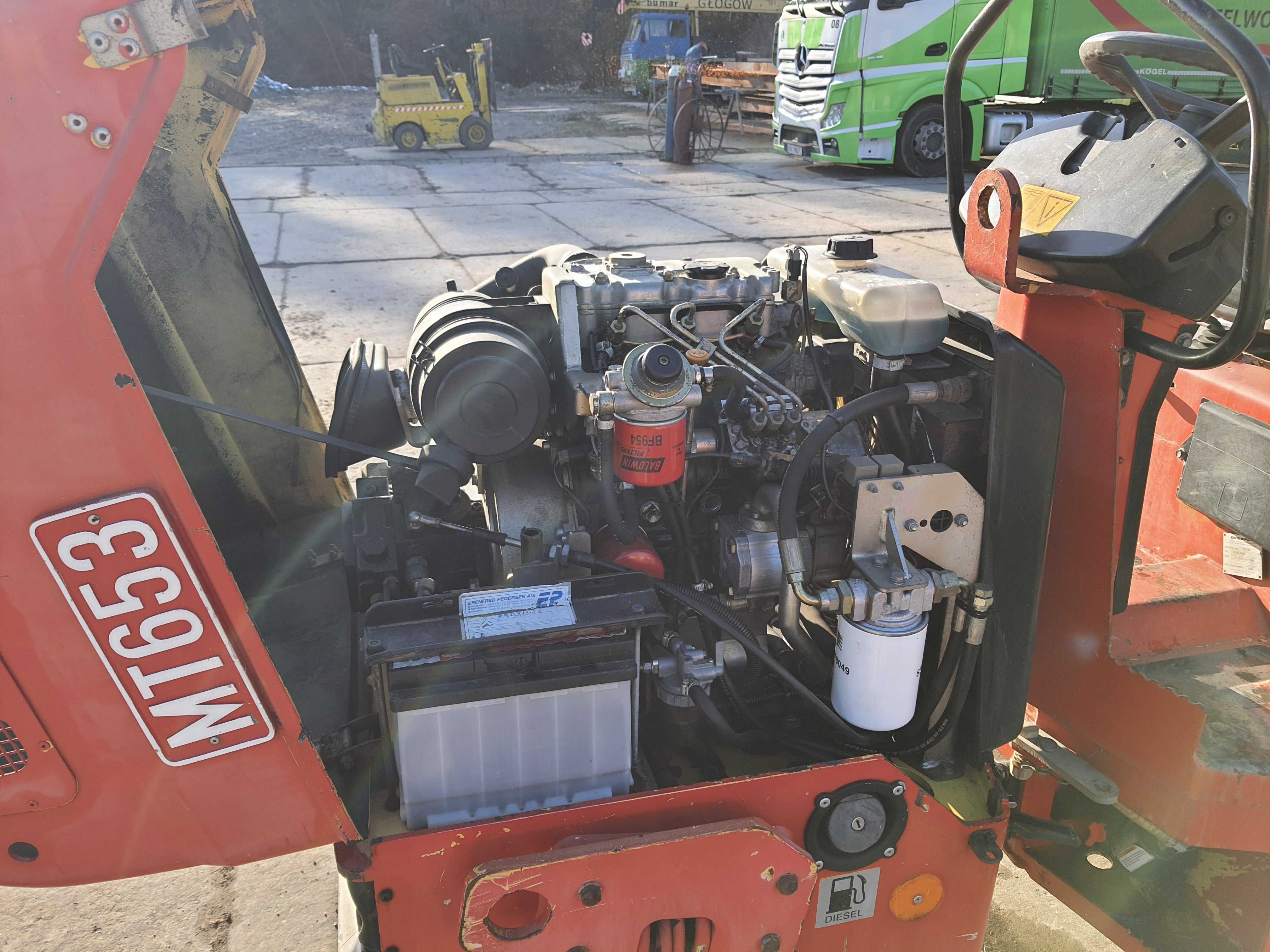 Walec CC800 cało stalowy drogowy