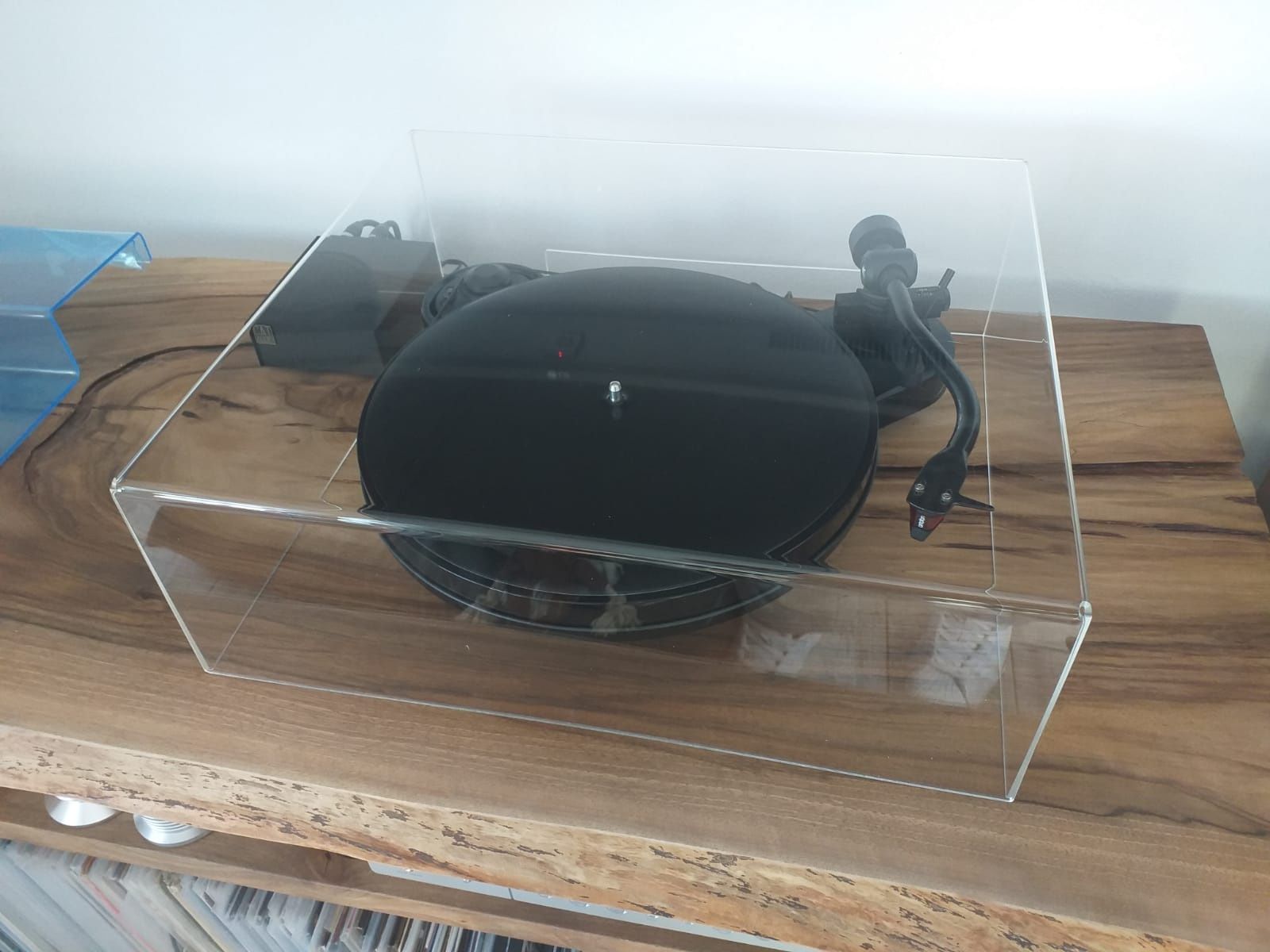 Pro-Ject RPM 1 pokrywa gramofonu. Na każdy wymiar