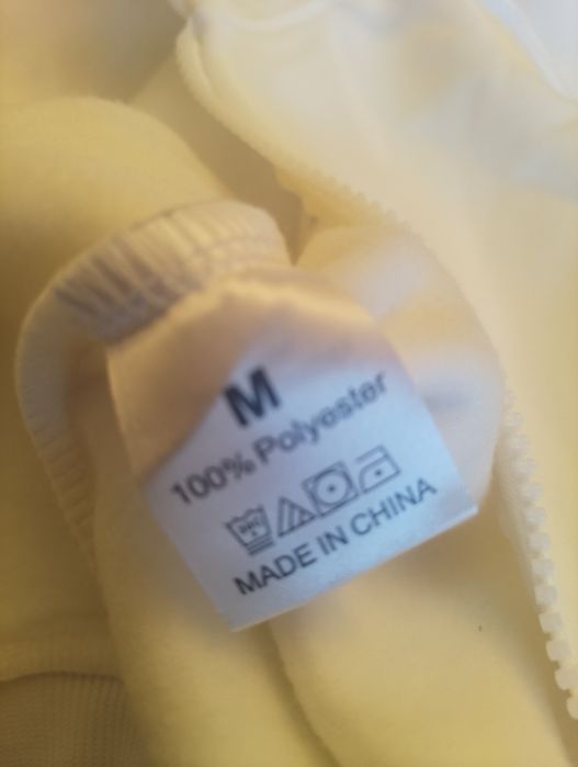 Biała śliczna krótka damska bluza z kapturem