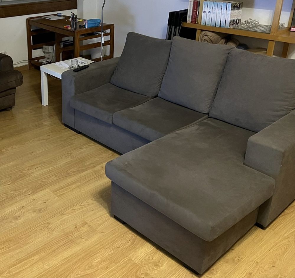 Sofa cinzento chase long