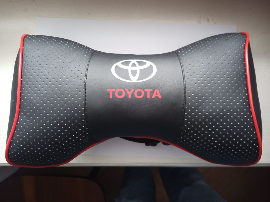 Подушка під шию в авто Corolla