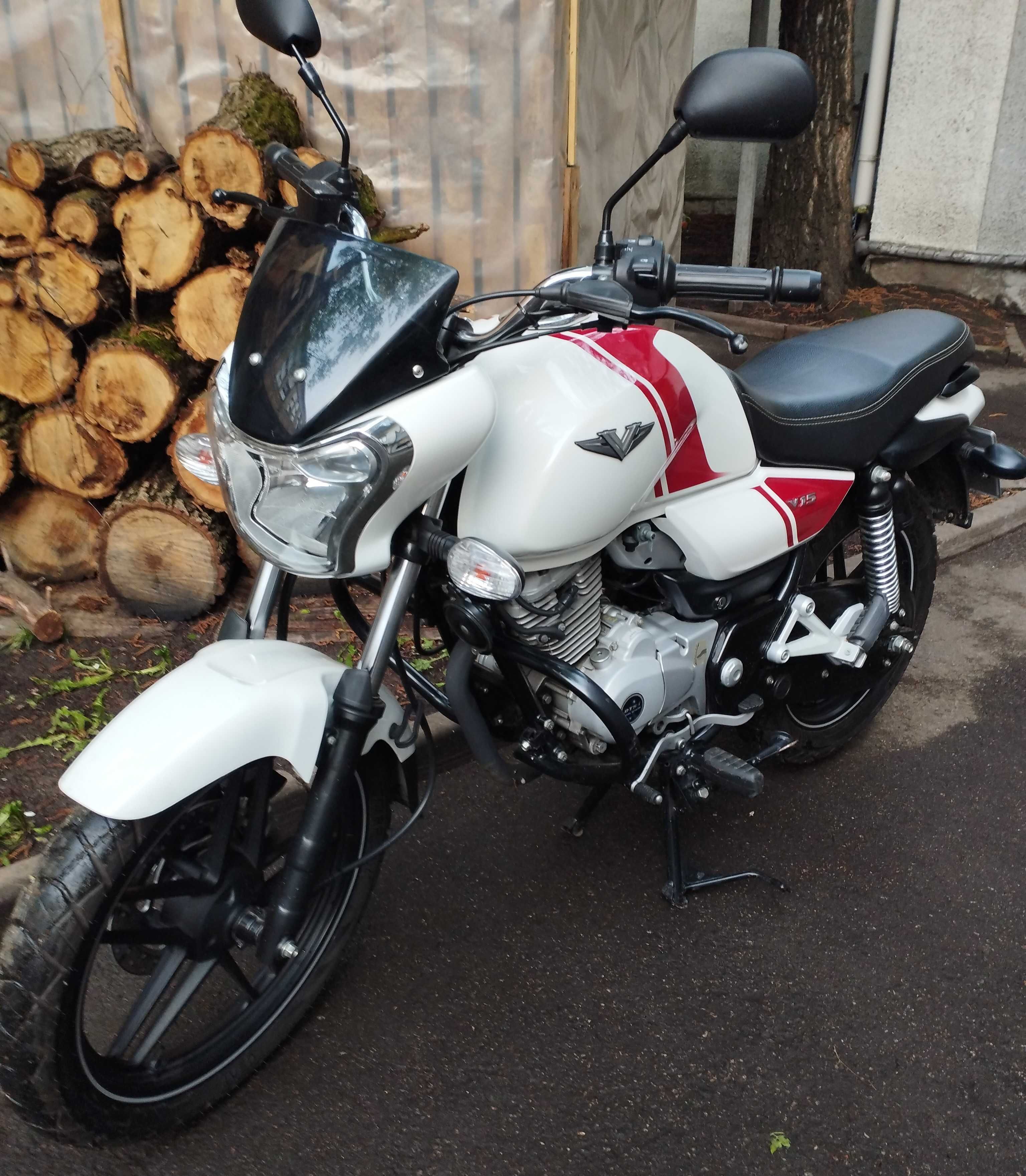 Мотоцикл Bajaj V15 2018 (Vikrant)