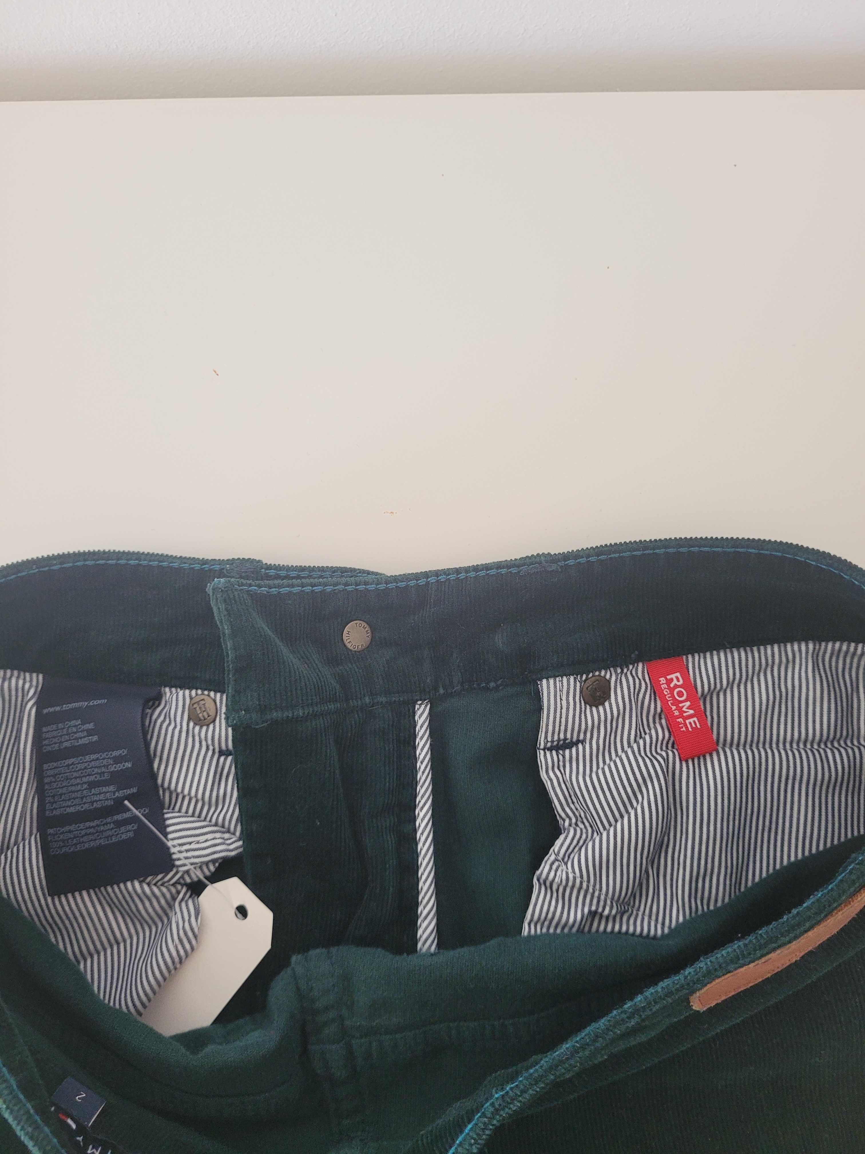 Calça Tommy Hilfiger original na verde esmeralda.