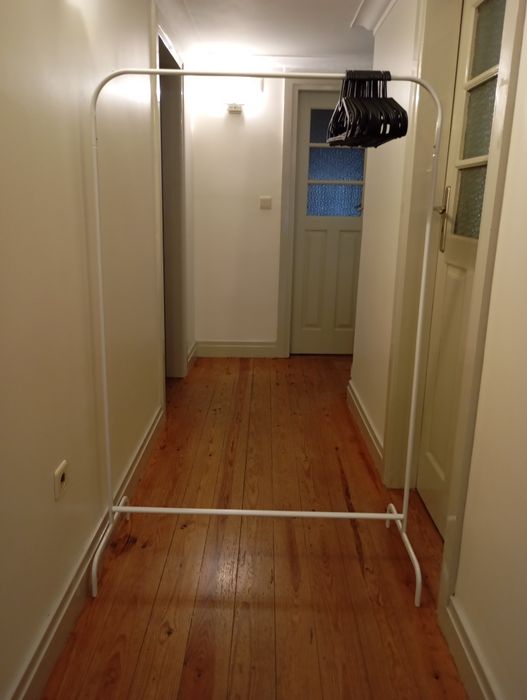 Vendo 4 suportes para colocar roupas com 50 cabides