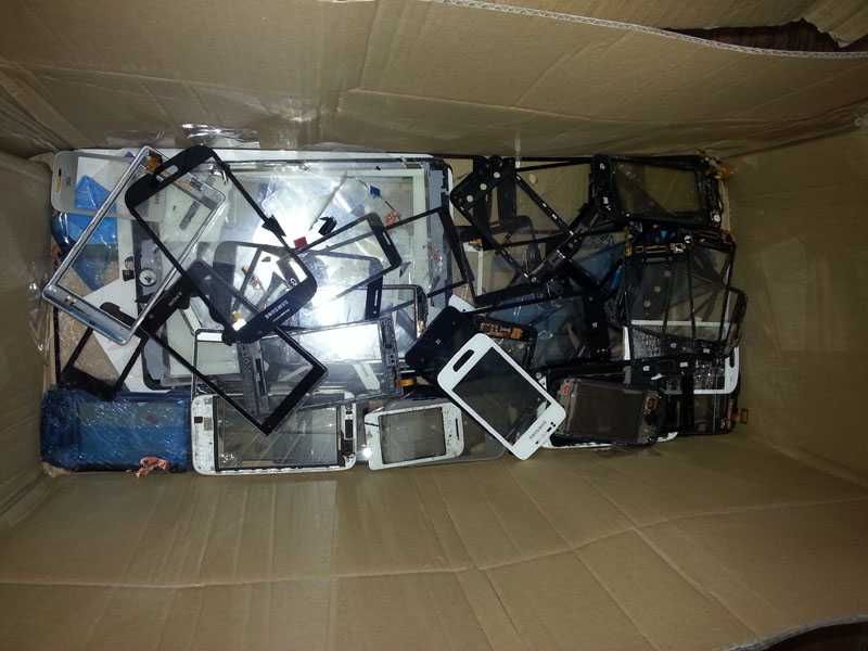 Karton wyświetlaczy itd. LCD kilka kg, szybka, dotyk, ramka telefonu