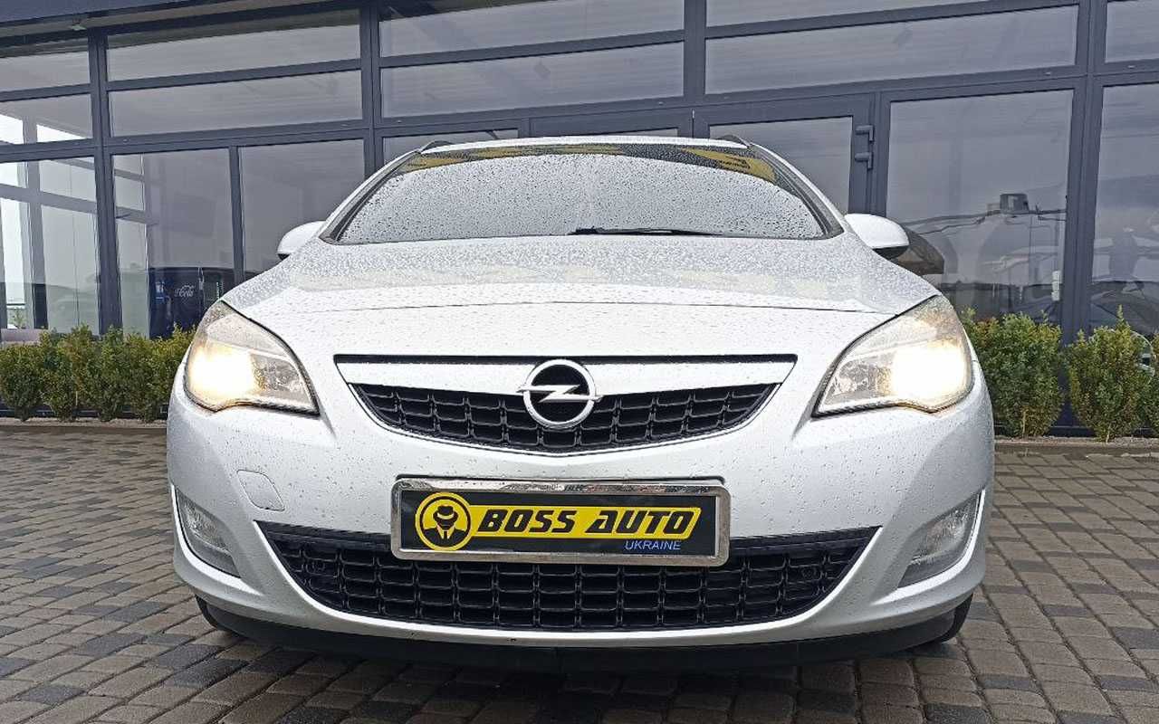 Opel Astra 2011 року