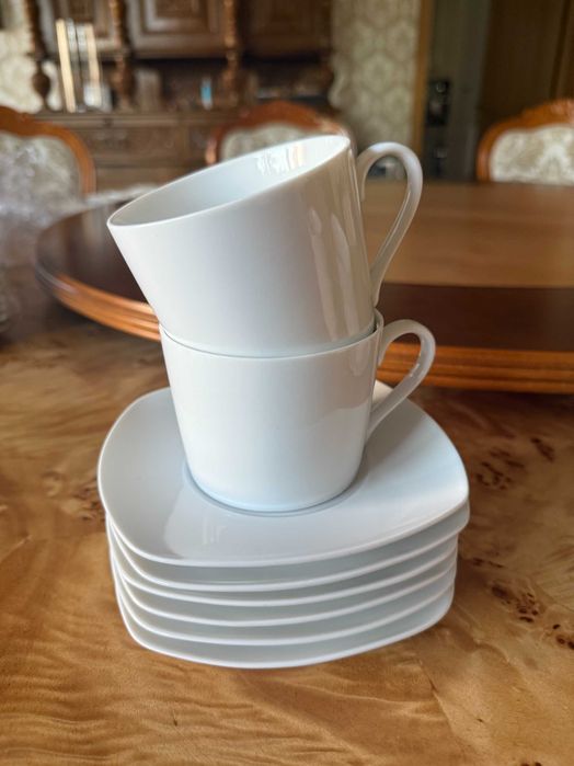 Zastaw do kawy z porcelany marki Domotti: 8 filiżanek + 8 spodków
