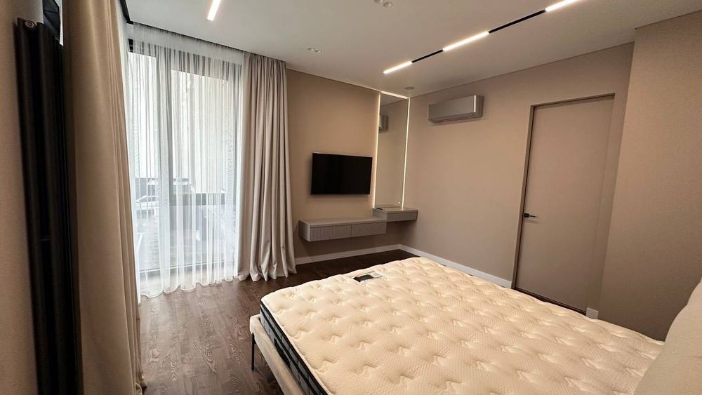 Продаж дизайнерської 2 км квартири в елітному ЖК Парус